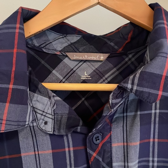 Smartwool Men’s shortsleeve button down - Size Large - Picture 3 of 3